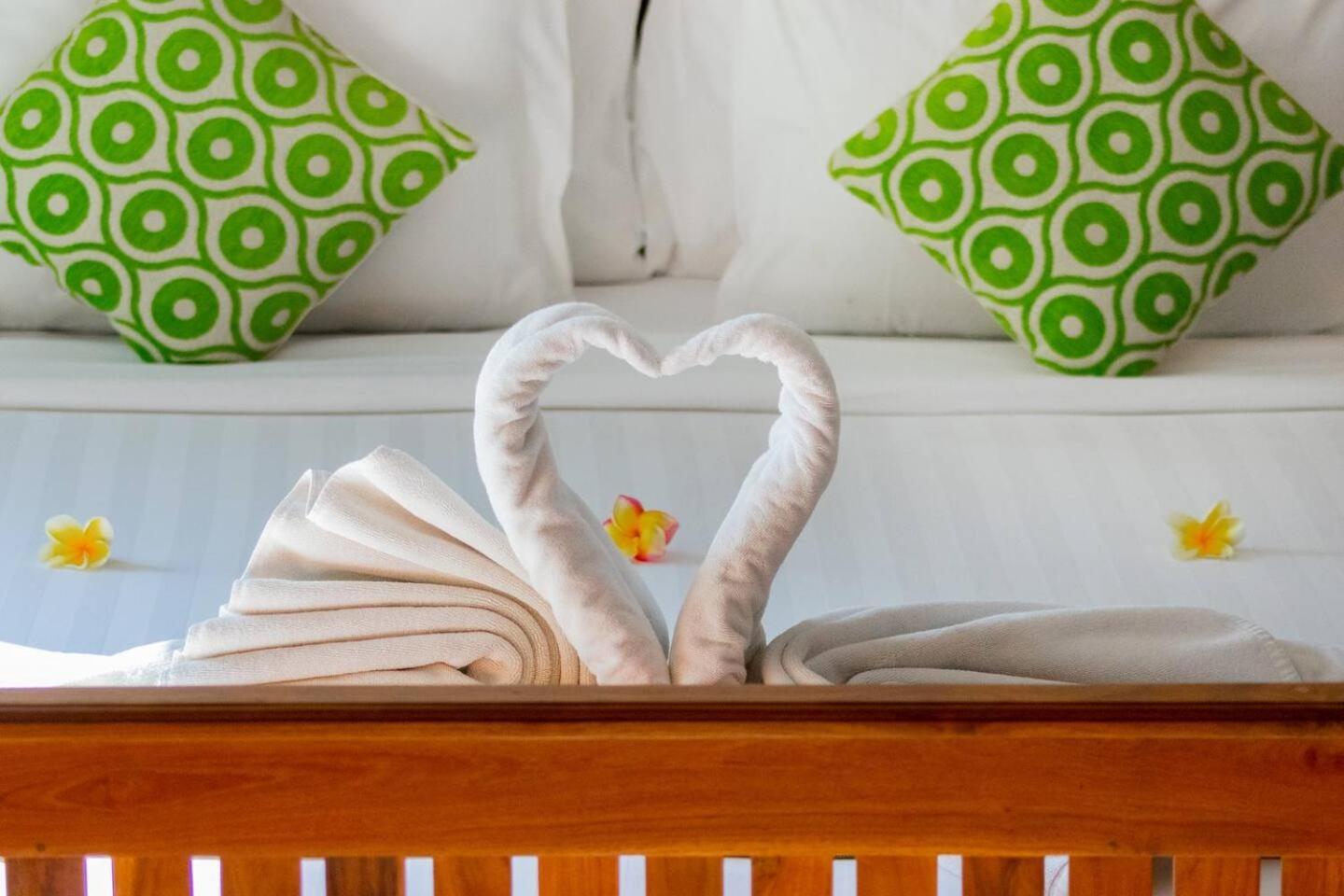 Heart Of Seminyak, 2Br, Sleeps 4, Walk To Bintang Villa Luaran gambar