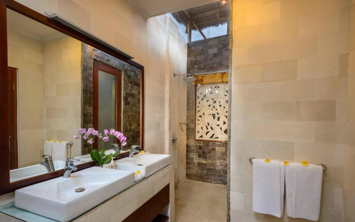 Heart Of Seminyak, 2Br, Sleeps 4, Walk To Bintang Villa Luaran gambar