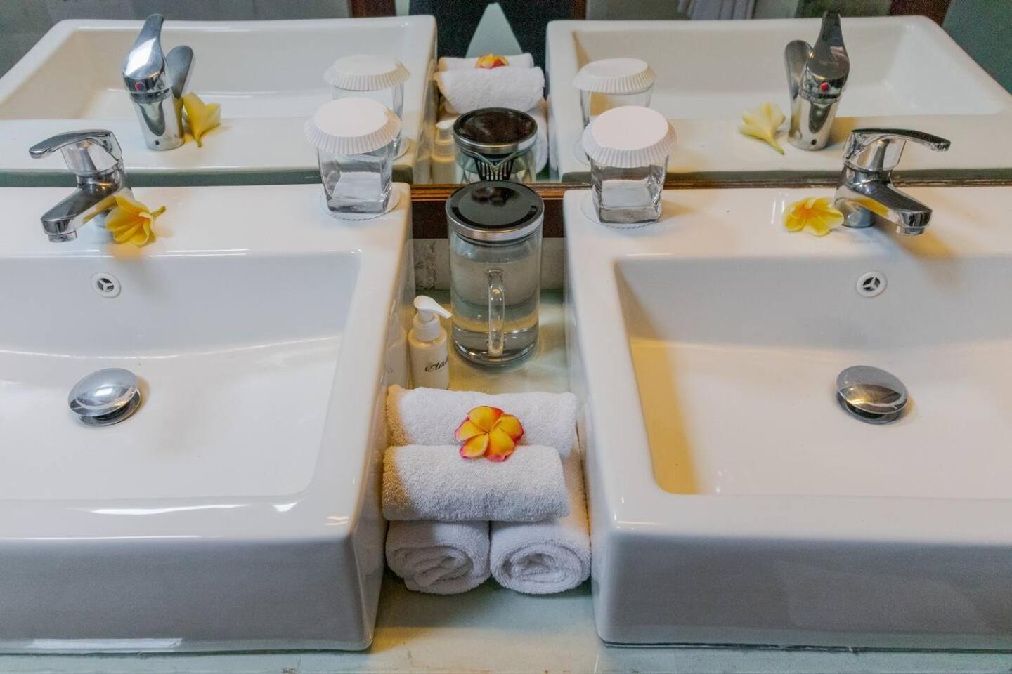 Heart Of Seminyak, 2Br, Sleeps 4, Walk To Bintang Villa Luaran gambar