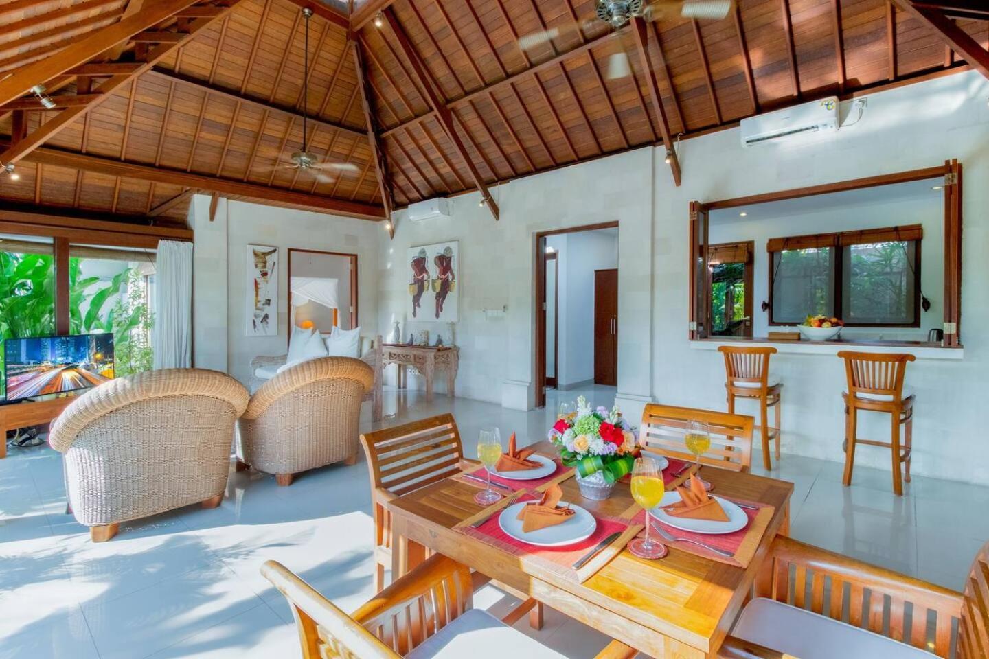 Heart Of Seminyak, 2Br, Sleeps 4, Walk To Bintang Villa Luaran gambar