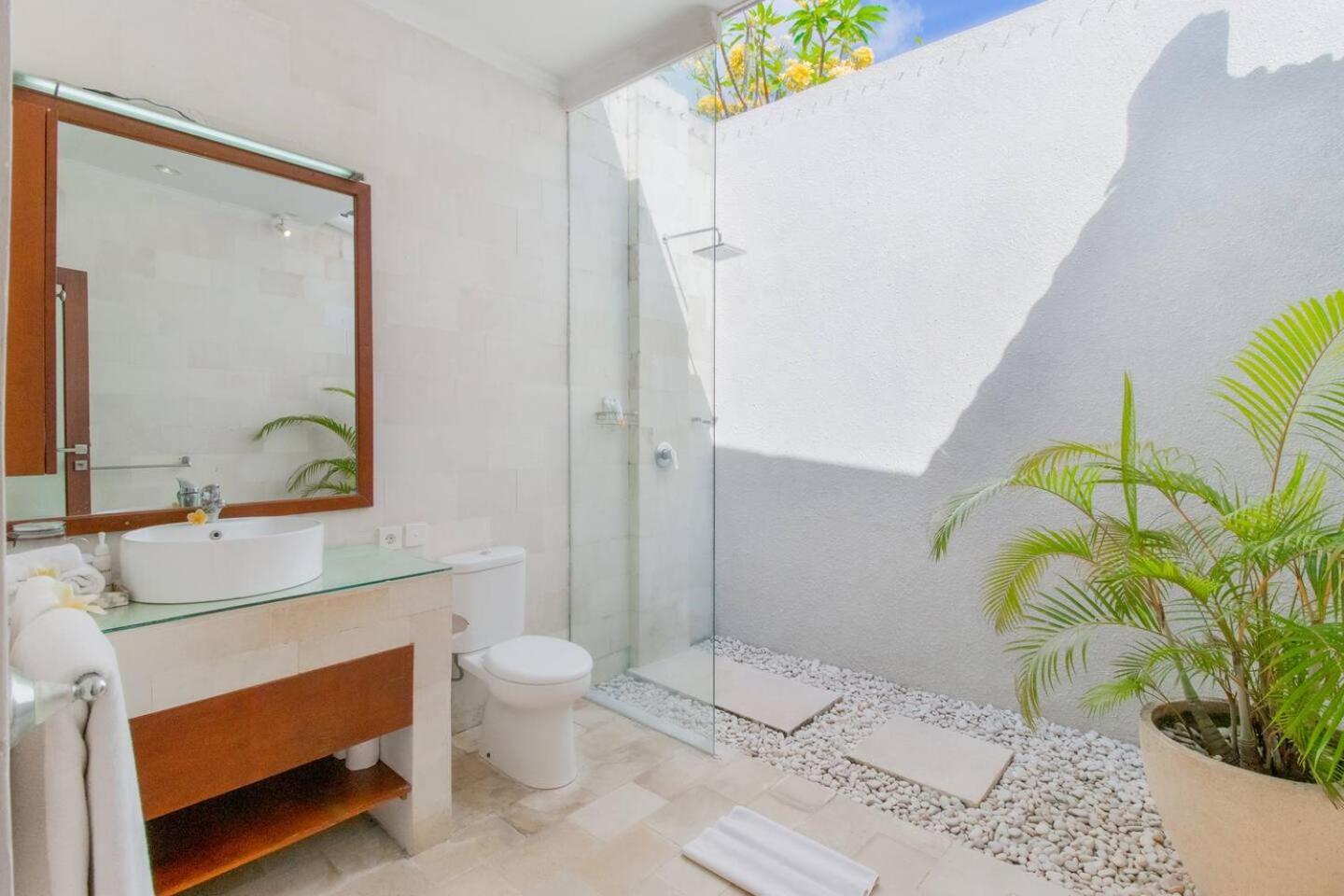 Heart Of Seminyak, 2Br, Sleeps 4, Walk To Bintang Villa Luaran gambar