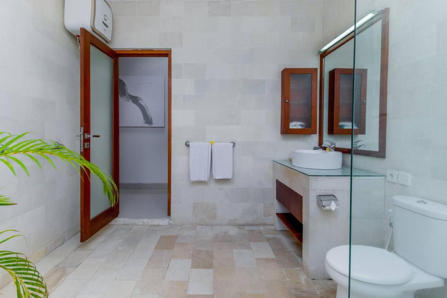 Heart Of Seminyak, 2Br, Sleeps 4, Walk To Bintang Villa Luaran gambar