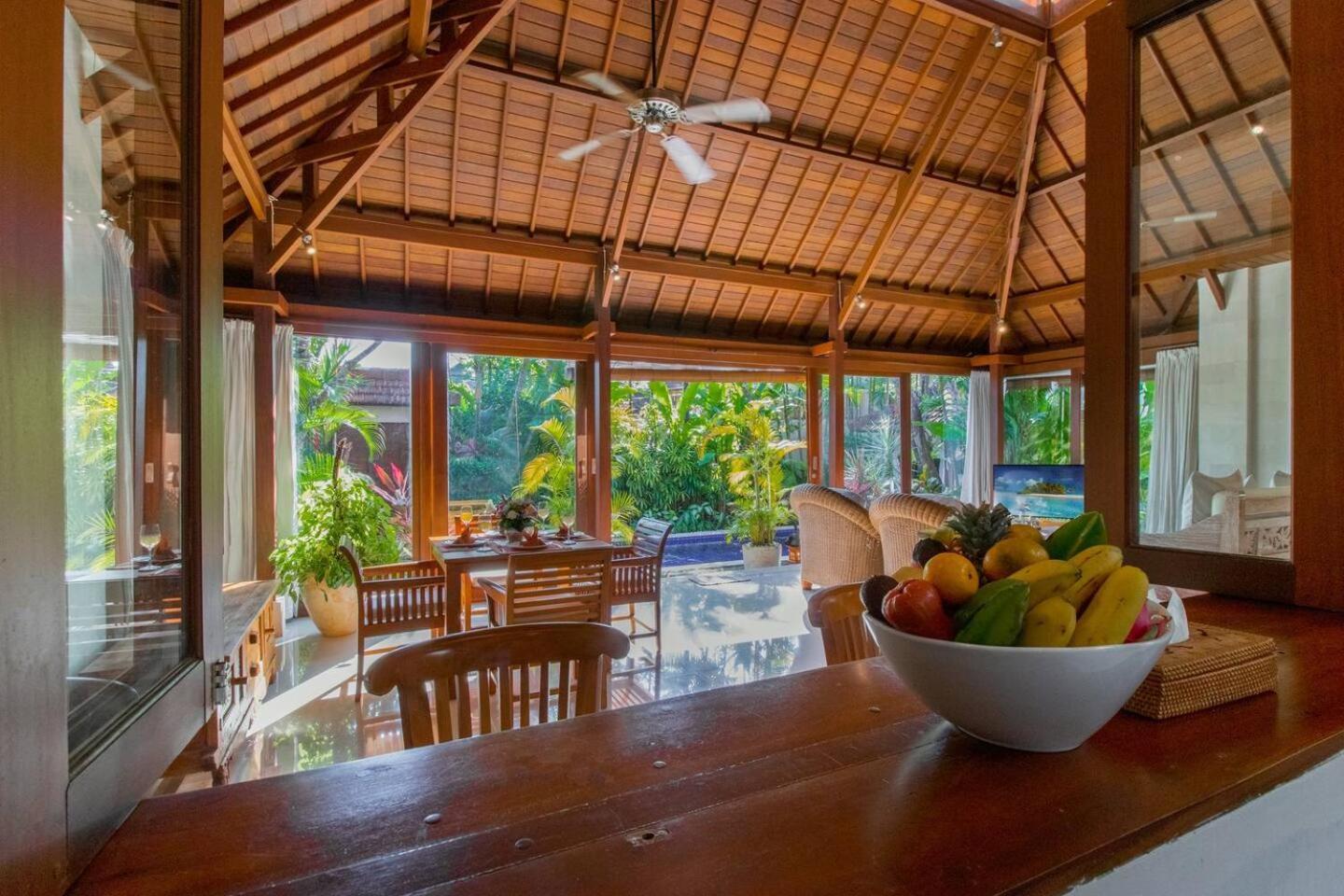 Heart Of Seminyak, 2Br, Sleeps 4, Walk To Bintang Villa Luaran gambar