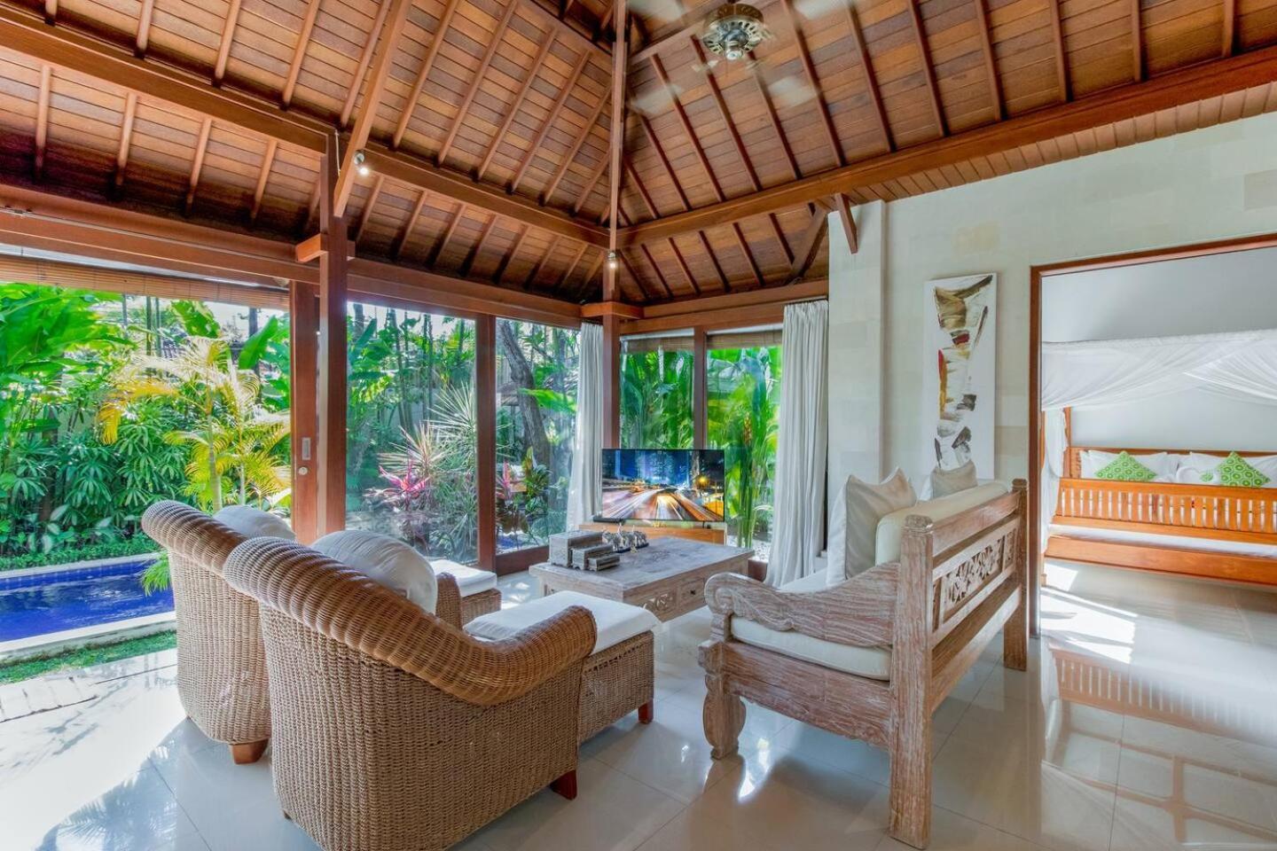 Heart Of Seminyak, 2Br, Sleeps 4, Walk To Bintang Villa Luaran gambar